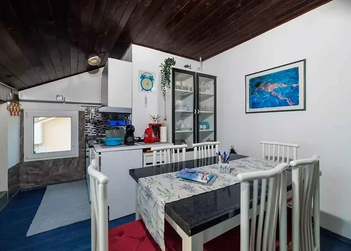 Appartamento In 53539 Crikvenica